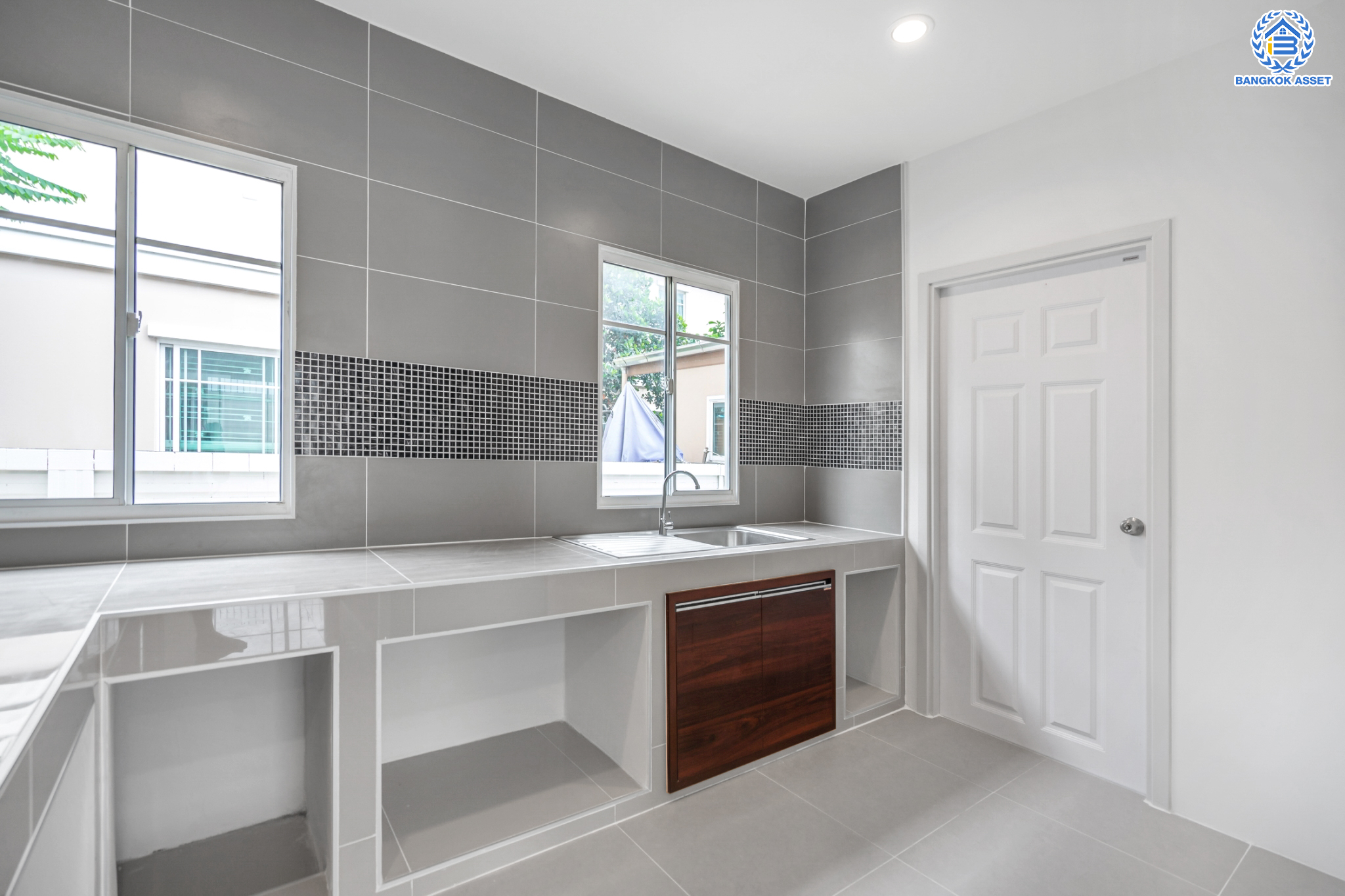 บ้านมือสองตกแต่งใหม่ ม.ภัสสร26 ราชพฤกษ์-ติวานนท์ หลังมุม เนื้อที่ 58.1 ตร.ว. ฟังก์ชัน 3 ห้องนอน 2 ห้องน้ำ จอดรถได้ 2 คัน บรรยากาศเงียบสงบเป็นส่วนตัว สิ่งอำนวยความสะดวกมากมาย! บนทำเลศักยภาพ หน้าโครงการติดถนนใหญ่ เชื่อมต่อถนนราชพฤกษ์ ใกล้จุดขึ้นทางด่วน "ศรีสมาน"...